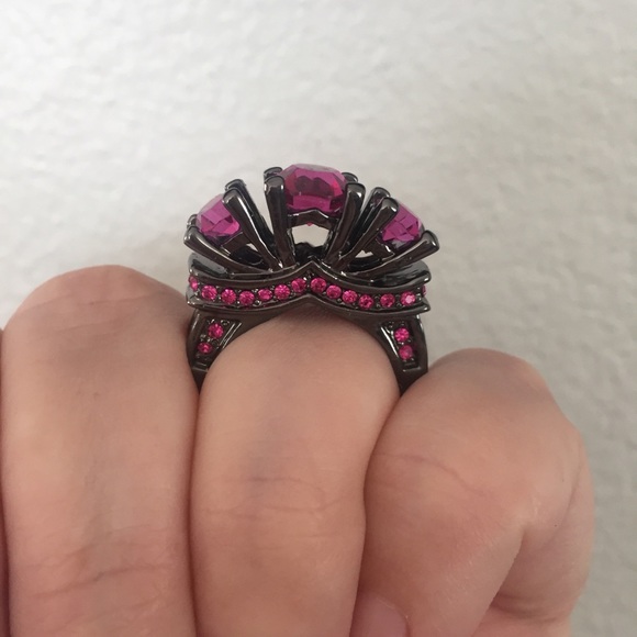 🛍GORGEOUS 10 kt BLACK RHODIUM STATEMENT RING🛍 - Picture 6 of 8